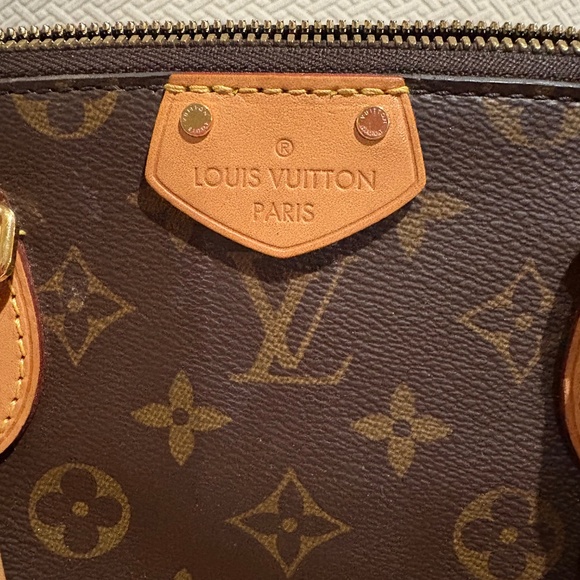Louis Vuitton Turenne PM - Picture 8 of 11
